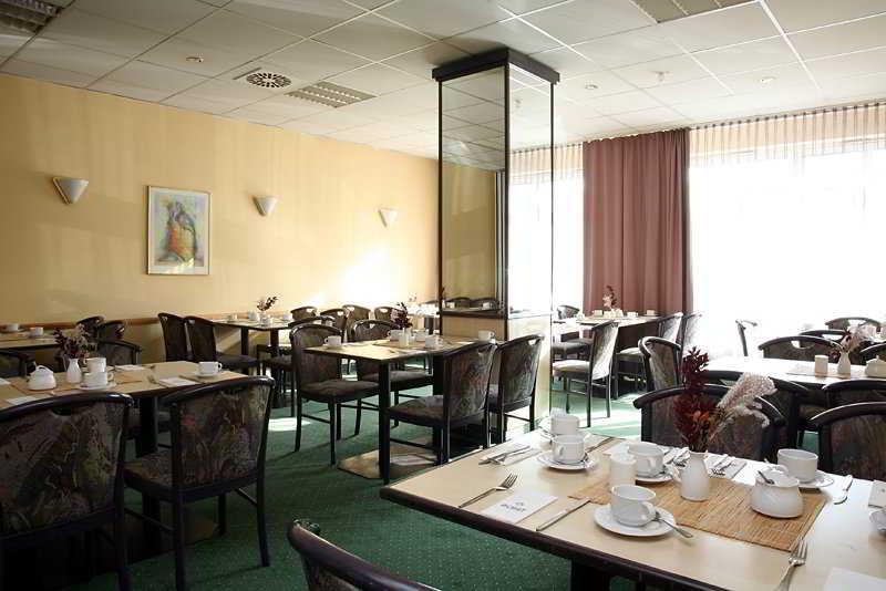 Achat Hotel Chemnitz Restoran gambar